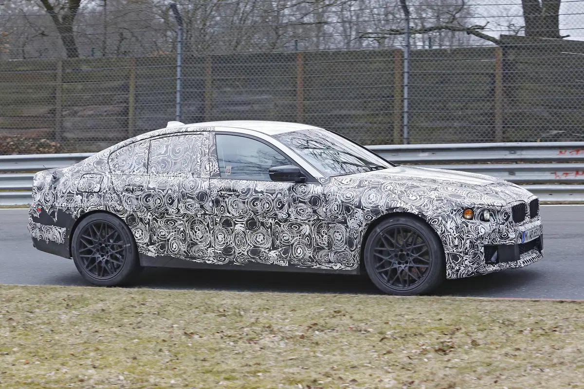 Nuova BMW M5: spiata al Nurburgring, sarà dotata di xDrive (4)