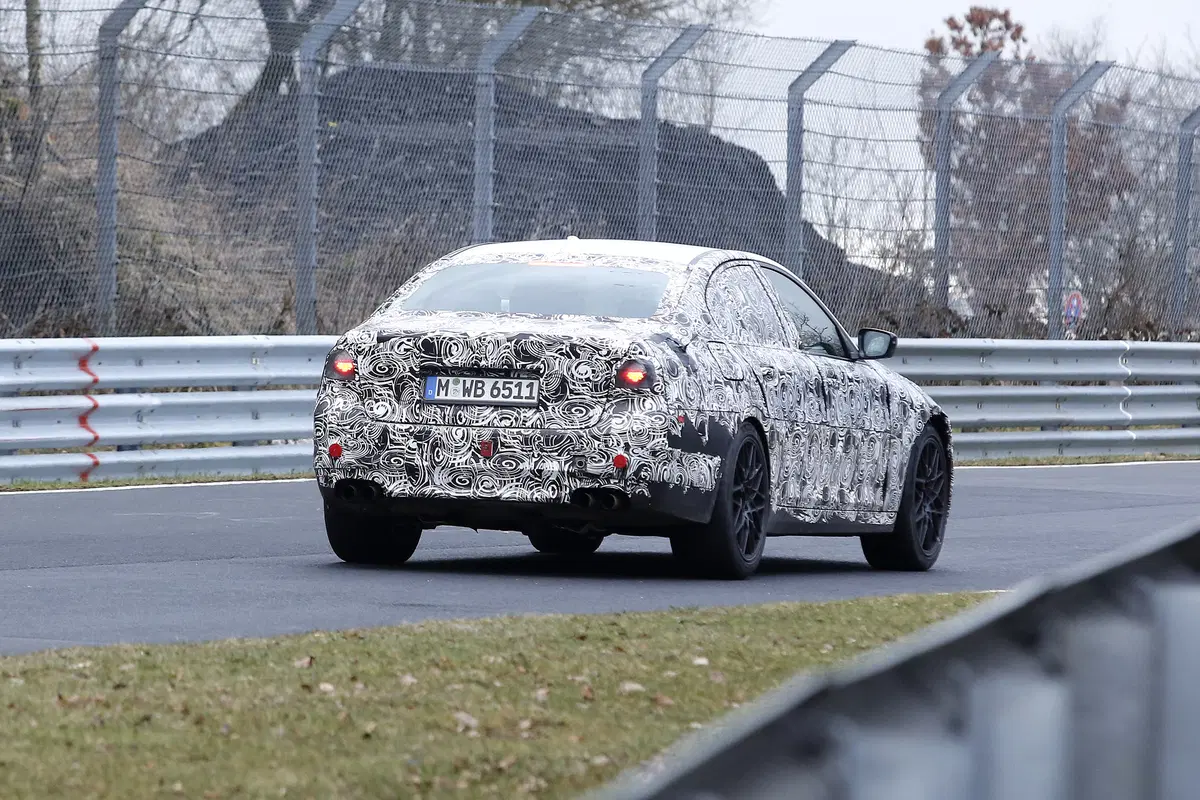 Nuova BMW M5: spiata al Nurburgring, sarà dotata di xDrive (7)