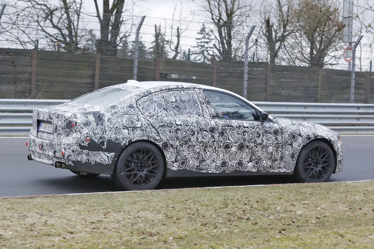 Nuova BMW M5: spiata al Nurburgring, sarà dotata di xDrive (5)
