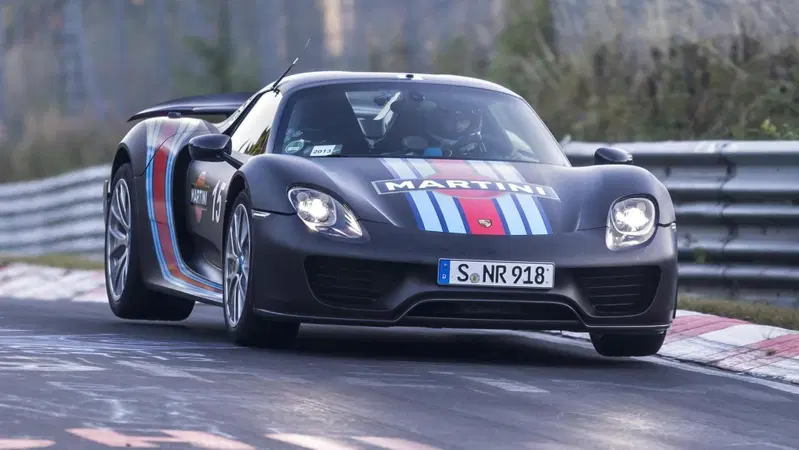 Porsche, l'erede dalla 918 "dovr&agrave; girare al 'Ring in 6:30"