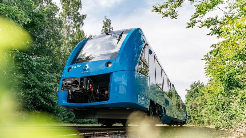 Idrogeno al posto del gasolio nei serbatoi: auto per ora no, ma treno si