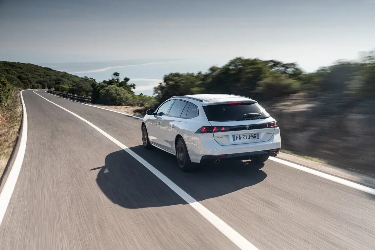 Peugeot 508 SW | Eccezionale anche con il diesel 1.5 da 130 CV [Video] (16)
