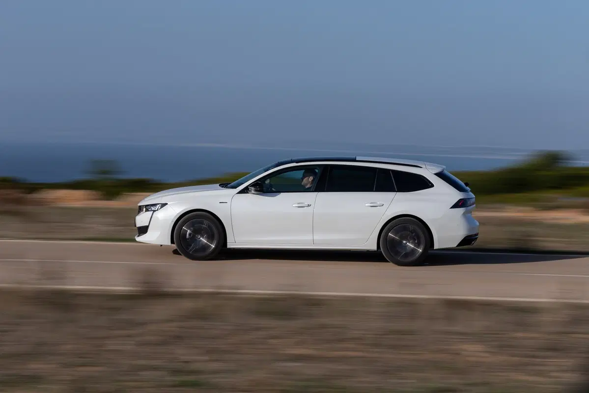 Peugeot 508 SW | Eccezionale anche con il diesel 1.5 da 130 CV [Video] (24)