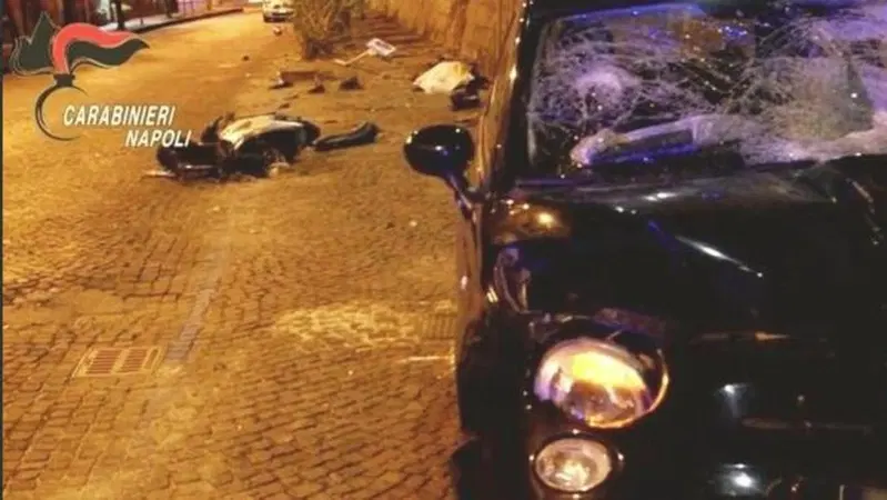 Pozzuoli, folle gara di velocità tra ragazzi: muore netturbino