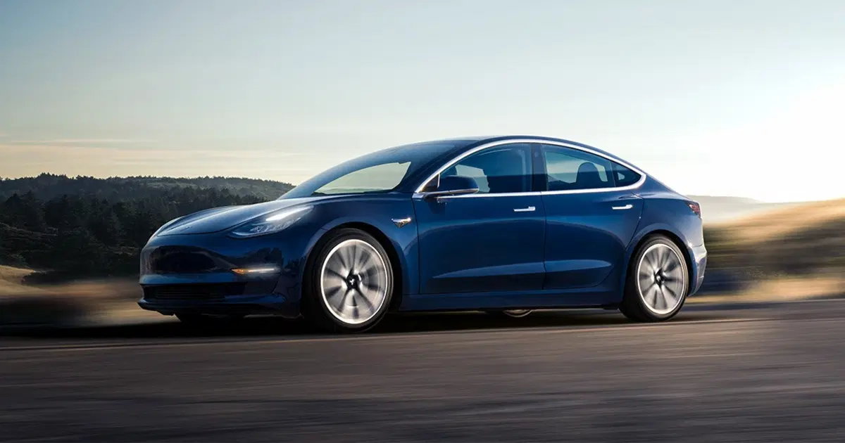 Tesla Model 3, in Italia costa 59.600 euro (4)