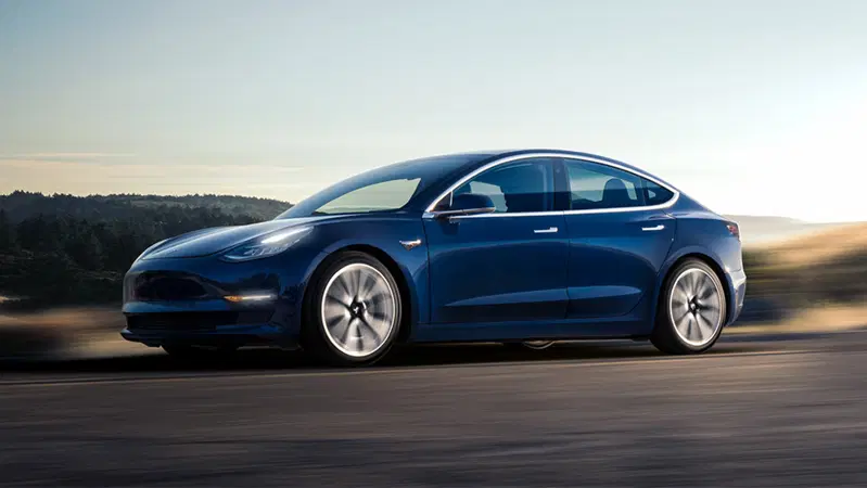 Tesla Model 3, in Italia costa 59.600 euro