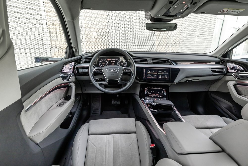 Gli interni della Audi e-tron
