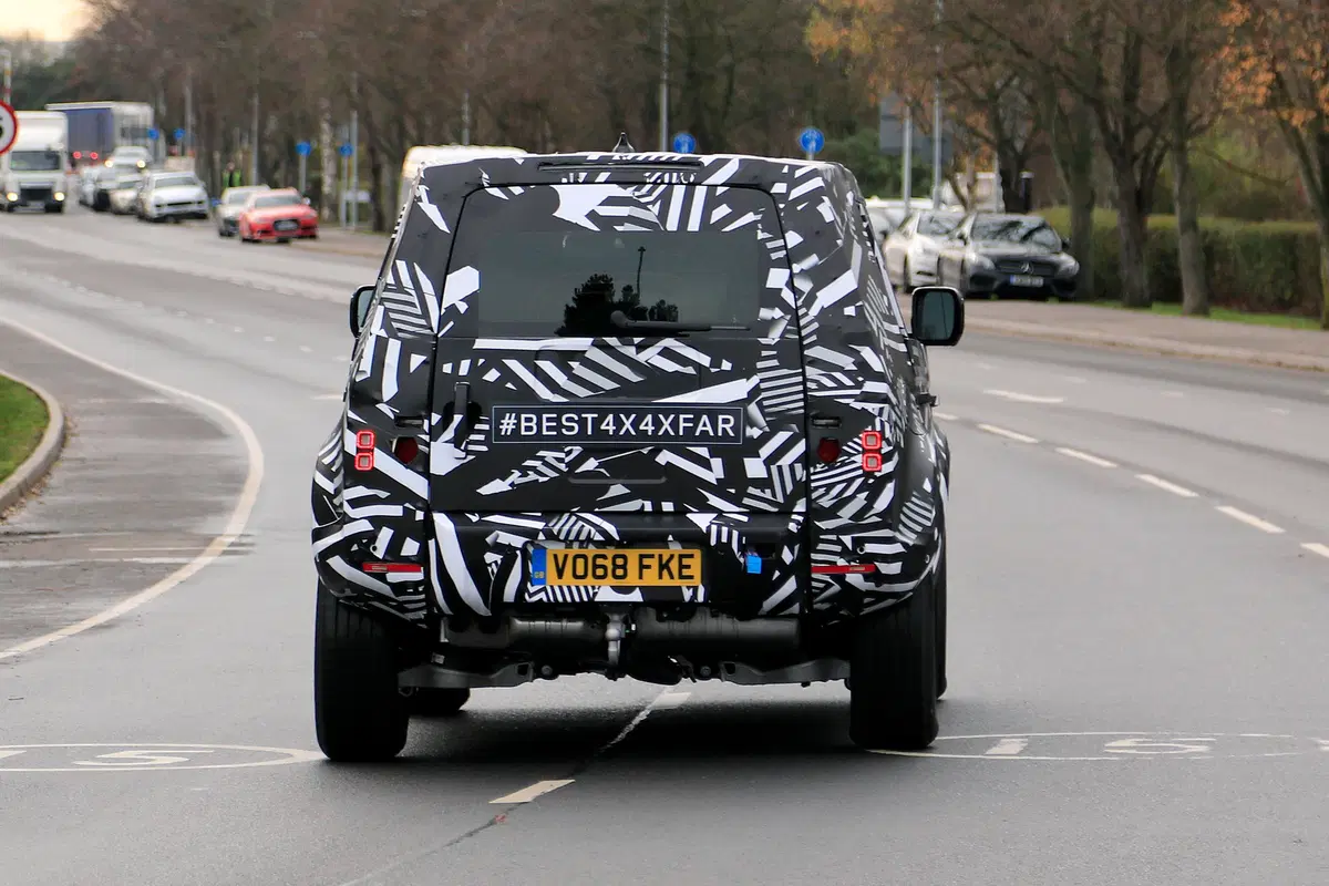Land Rover Defender 2019, ecco le foto spia (2)