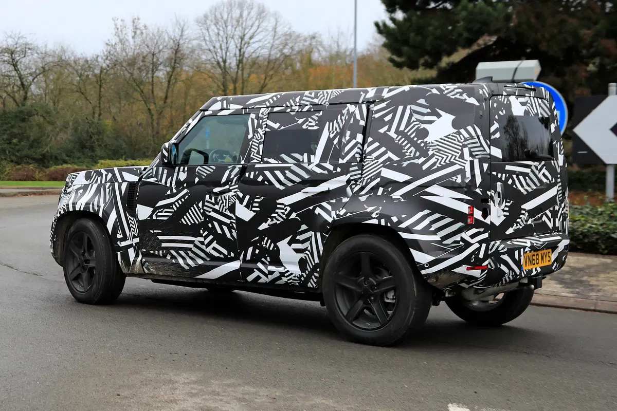 Land Rover Defender 2019, ecco le foto spia (5)