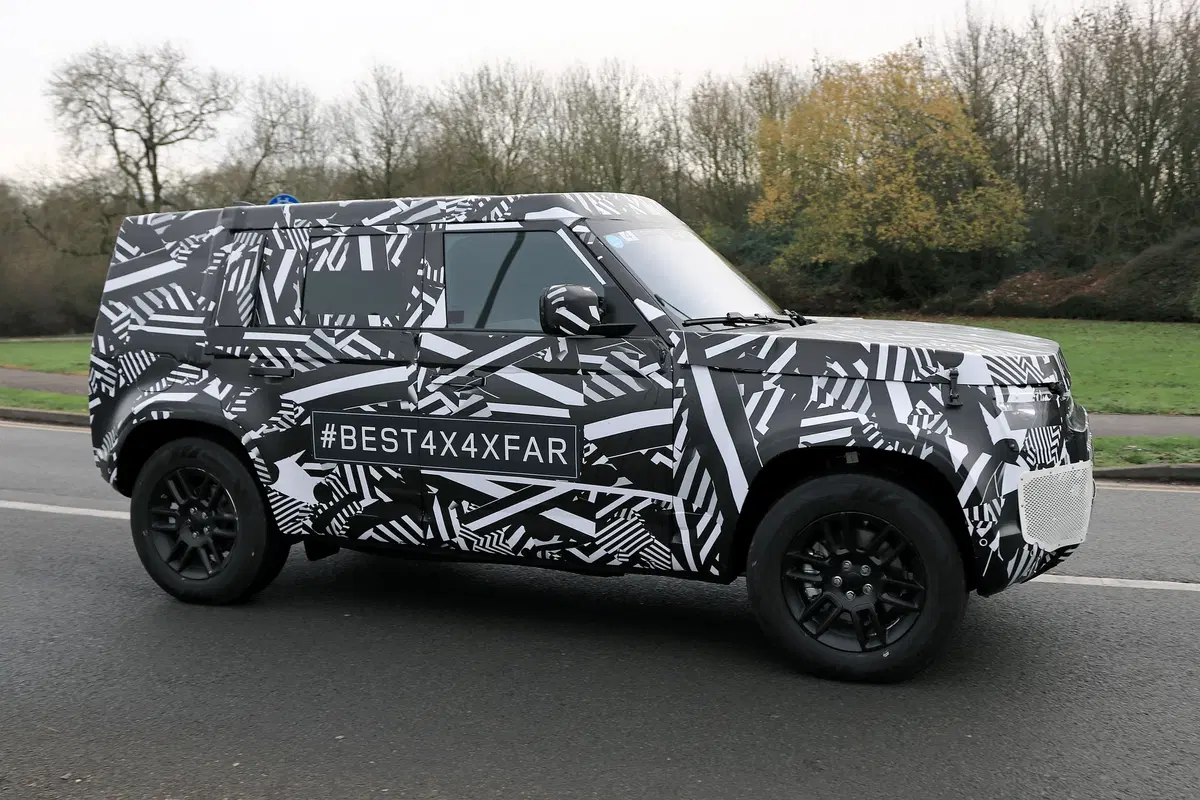 Land Rover Defender 2019, ecco le foto spia (7)