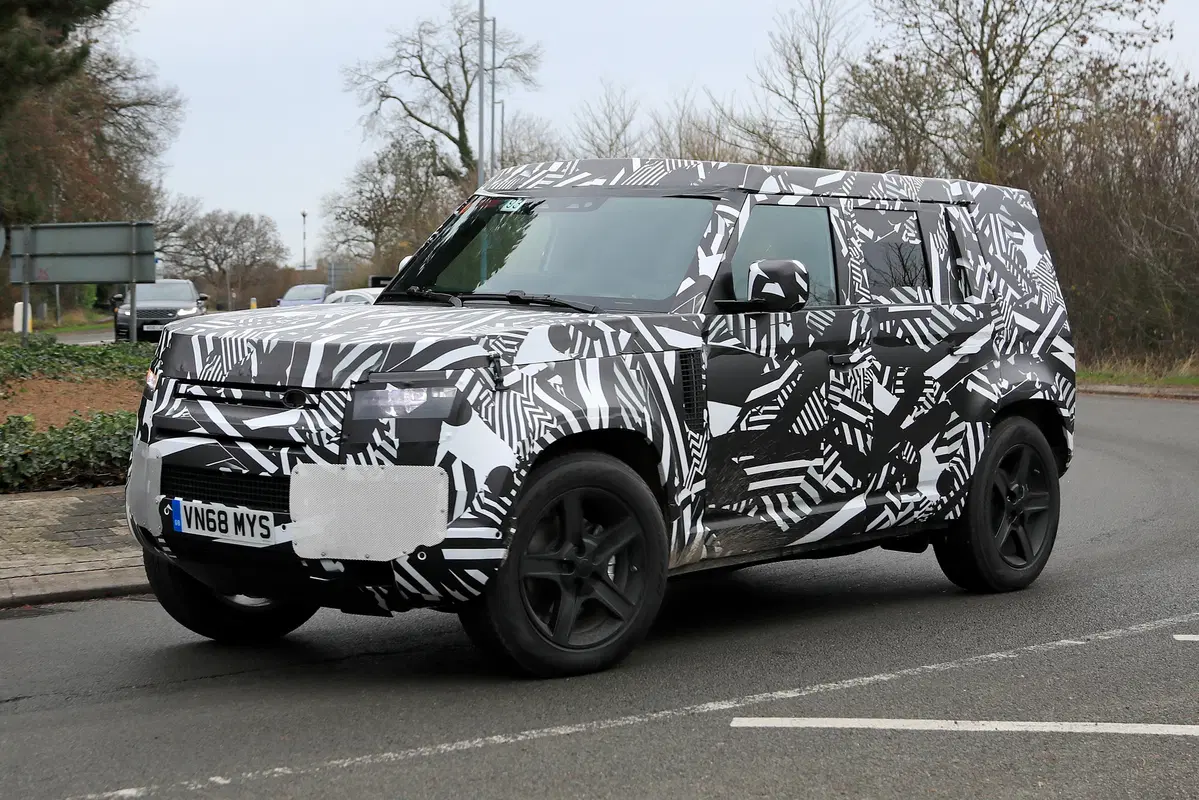 Land Rover Defender 2019, ecco le foto spia (8)