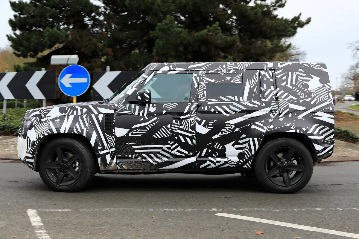 Land Rover Defender 2019, ecco le foto spia (4)