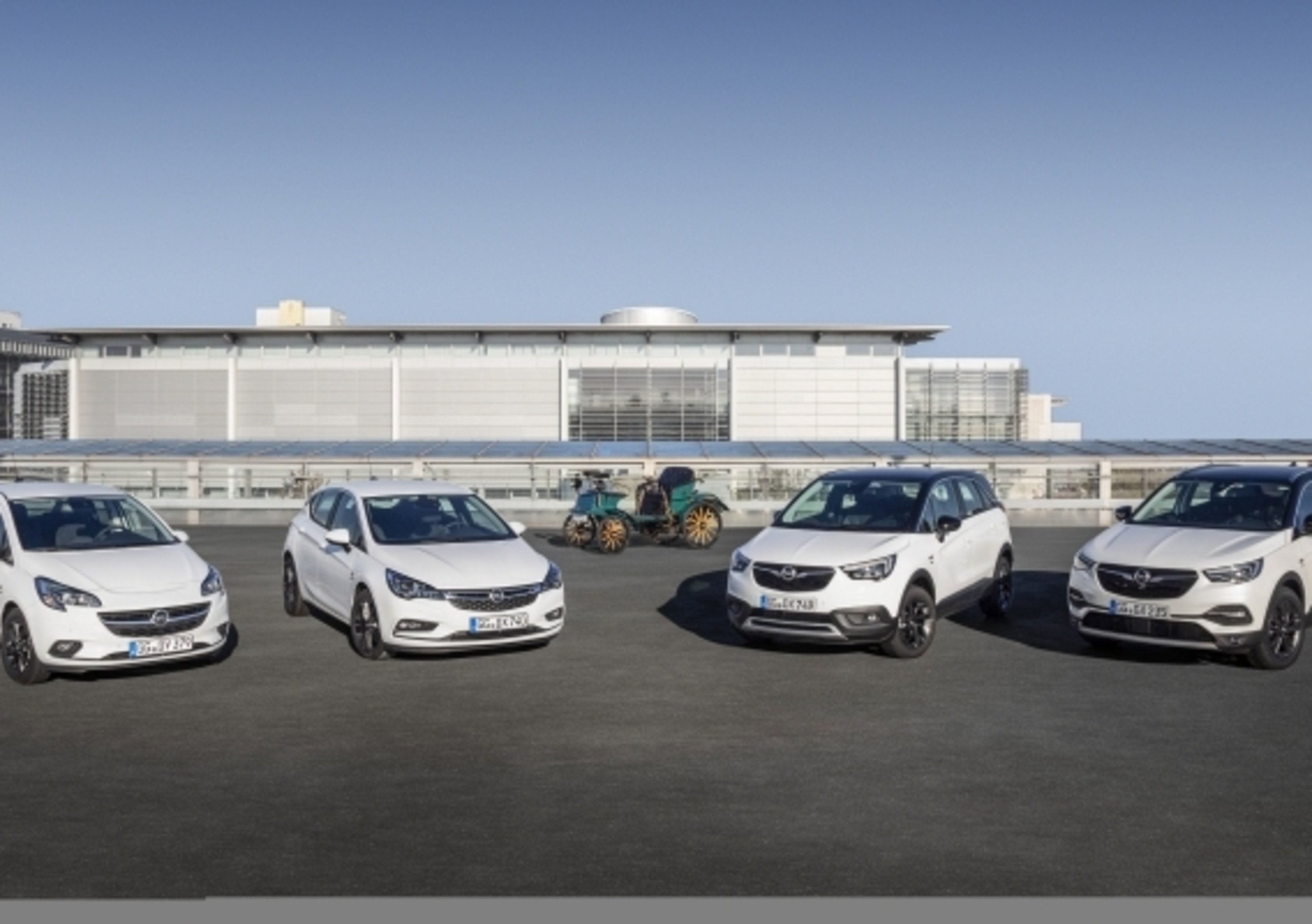 Opel, obbiettivo elettrificazione per il 2020