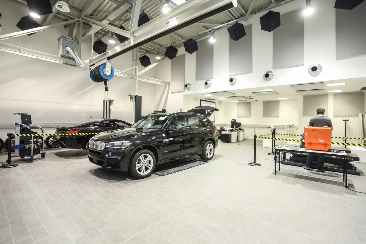 Tecnica BMW, Veicoli elettrificati: la manutenzione delle batterie [video] (2)