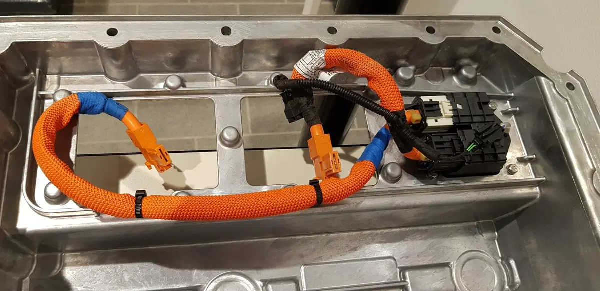 Tecnica BMW, Veicoli elettrificati: la manutenzione delle batterie [video] (19)