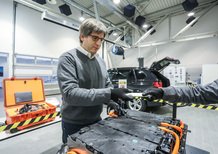 Tecnica BMW, Veicoli elettrificati: la manutenzione delle batterie [video]