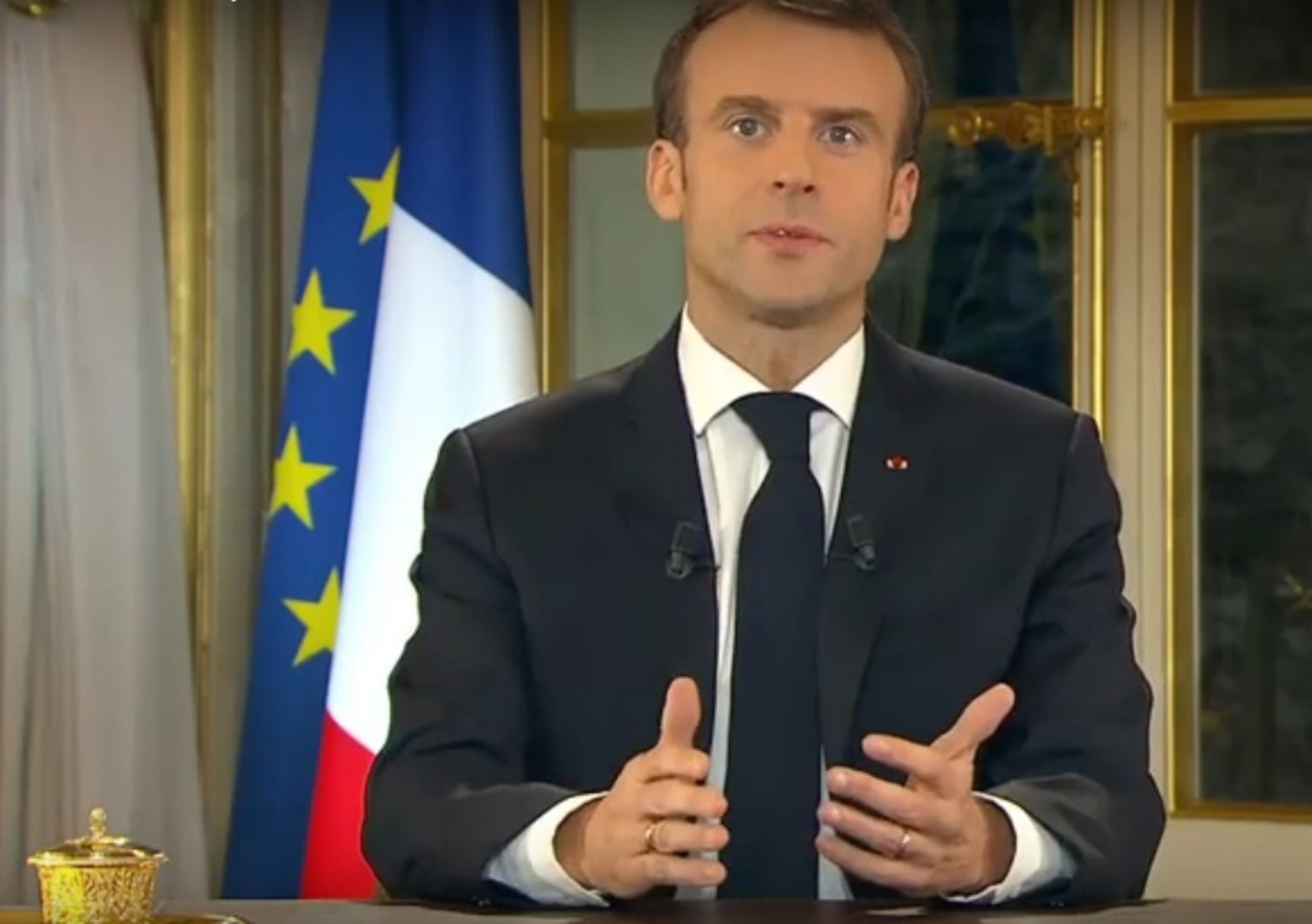 Macron a gilet gialli: &laquo;Collera giusta&raquo;. Messaggio alla nazione in diretta TV