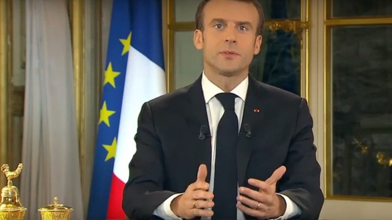 Macron a gilet gialli: &laquo;Collera giusta&raquo;. Messaggio alla nazione in diretta TV