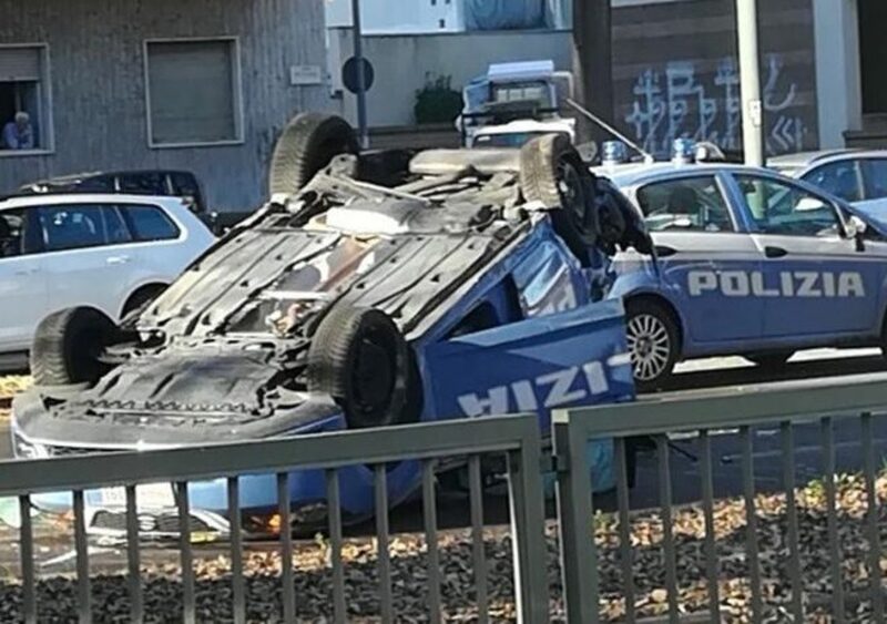 Torino, terribile incidente tra auto polizia e auto di calciatori della Juve