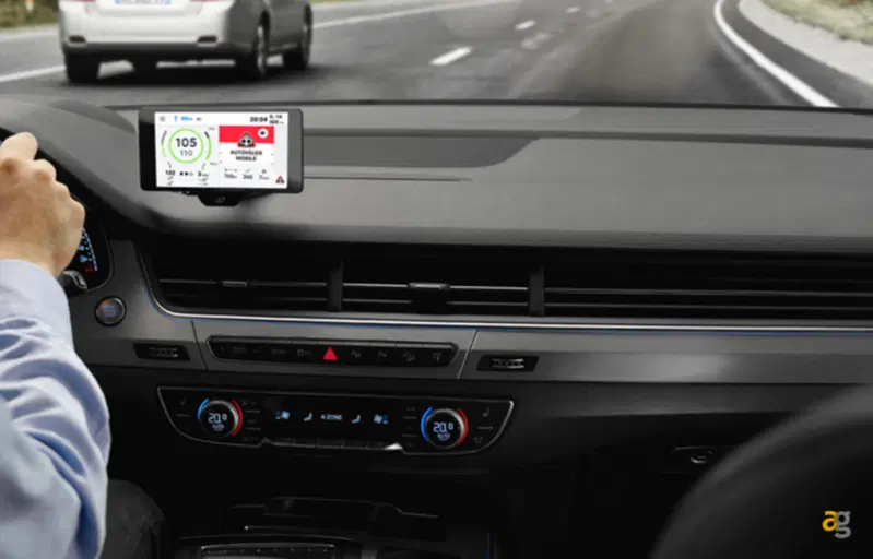 Motore di ricerca libero,display da 5,5' ed esplorazione online ed offline anche dall'estero