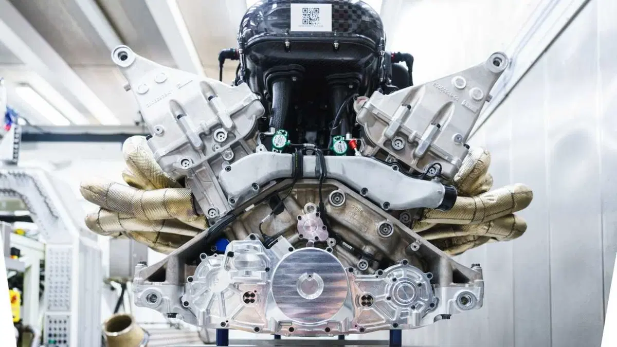 Aston Martin Valkirye, V12 da 11.000 giri