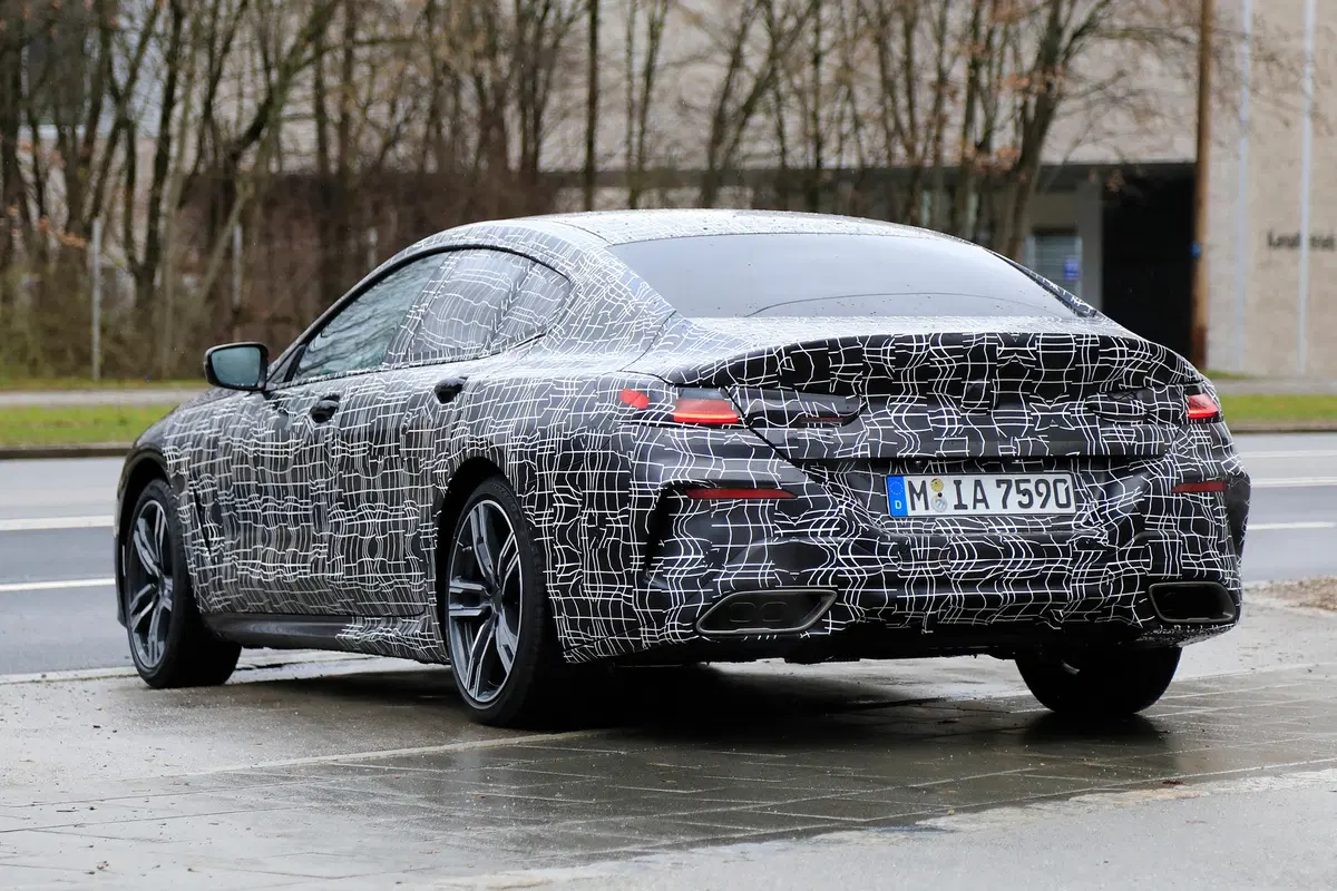BMW Serie 8 Gran Coupè 2019, ecco le foto spia (5)