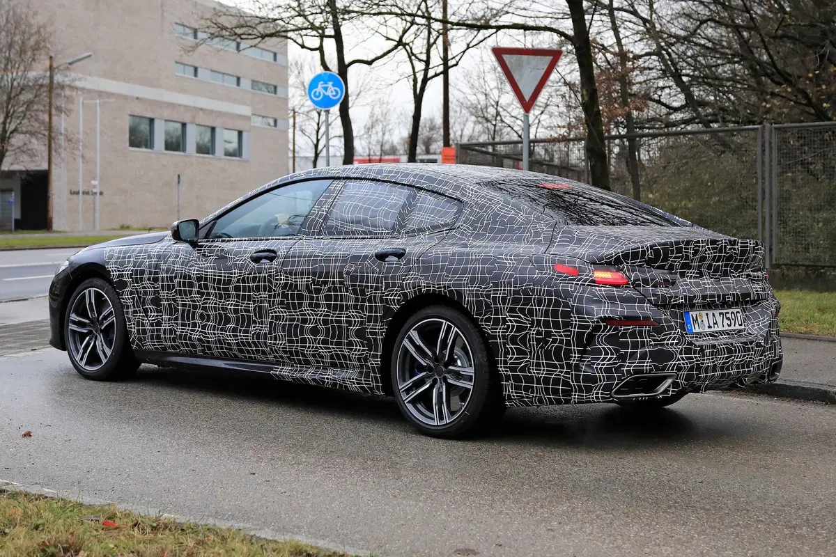 BMW Serie 8 Gran Coupè 2019, ecco le foto spia (4)