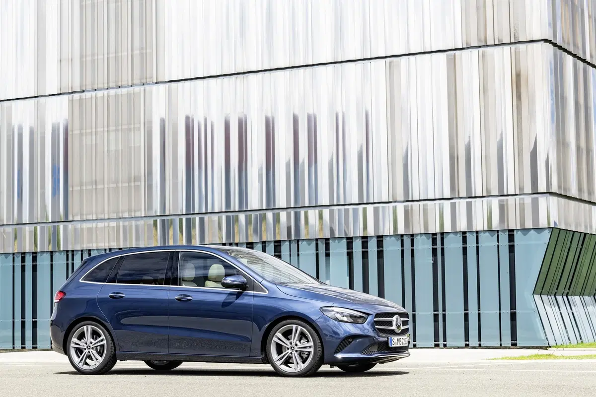 Mercedes Classe B, i prezzi: si parte da 27.140 euro (16)