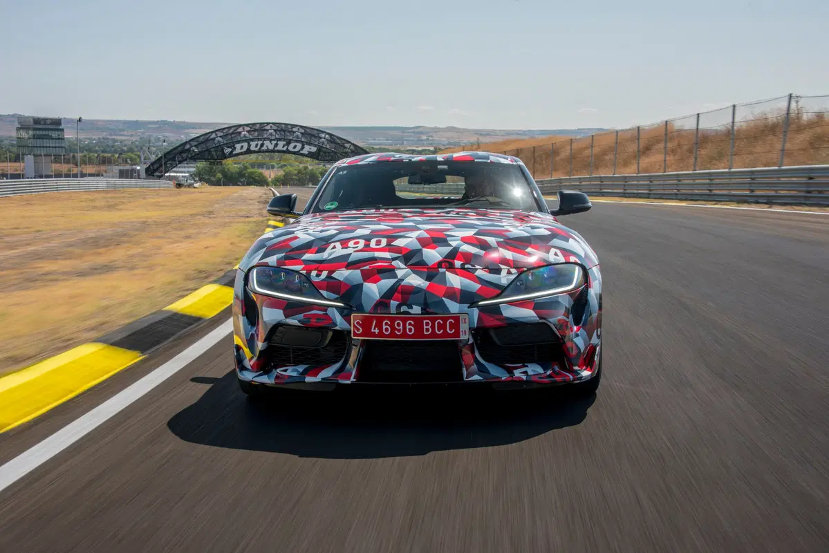 Toyota Supra 2019, va forte e mantiene fede alla tradizione [Video] (7)