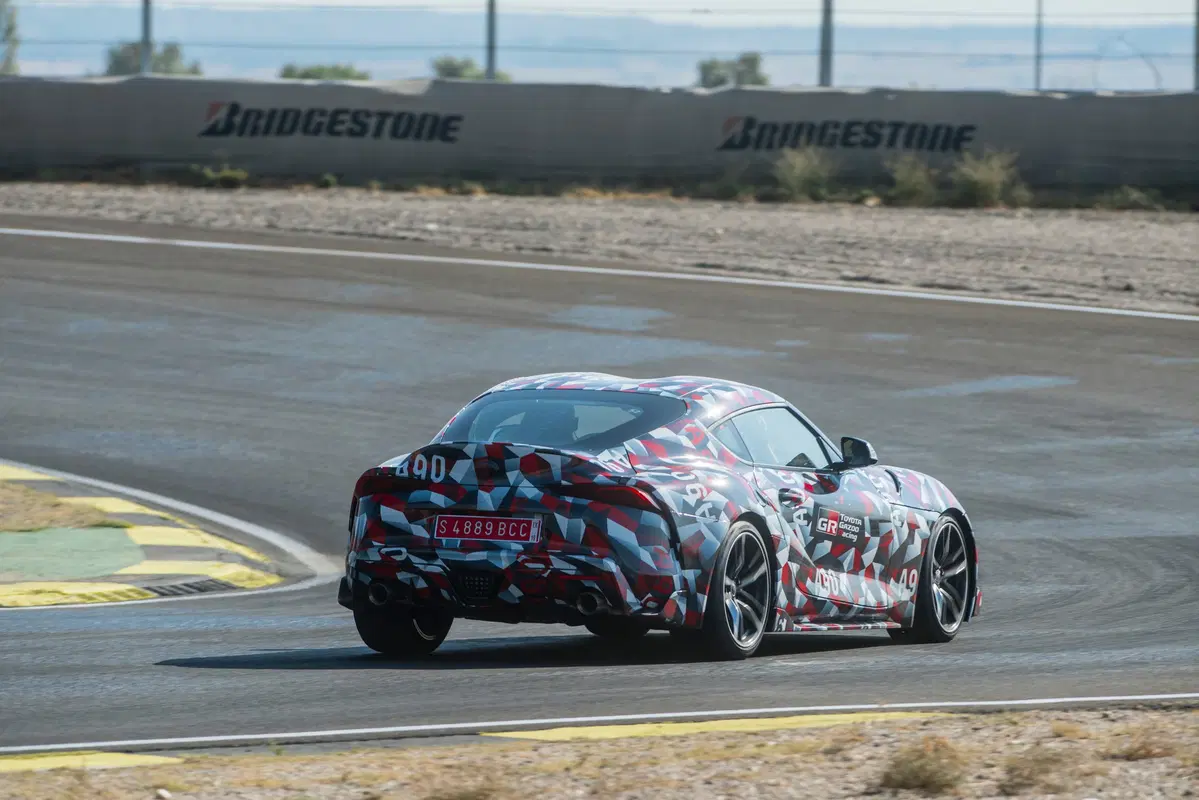 Toyota Supra 2019, va forte e mantiene fede alla tradizione [Video] (11)