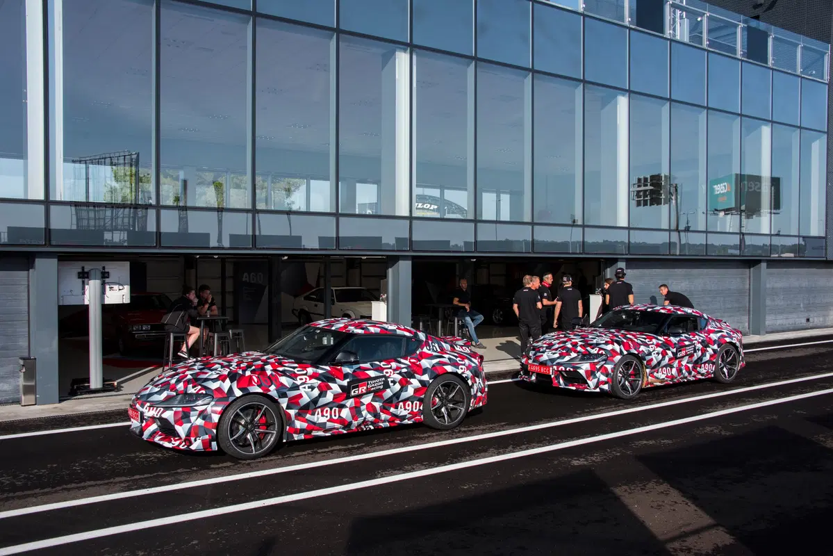 Toyota Supra 2019, va forte e mantiene fede alla tradizione [Video] (21)