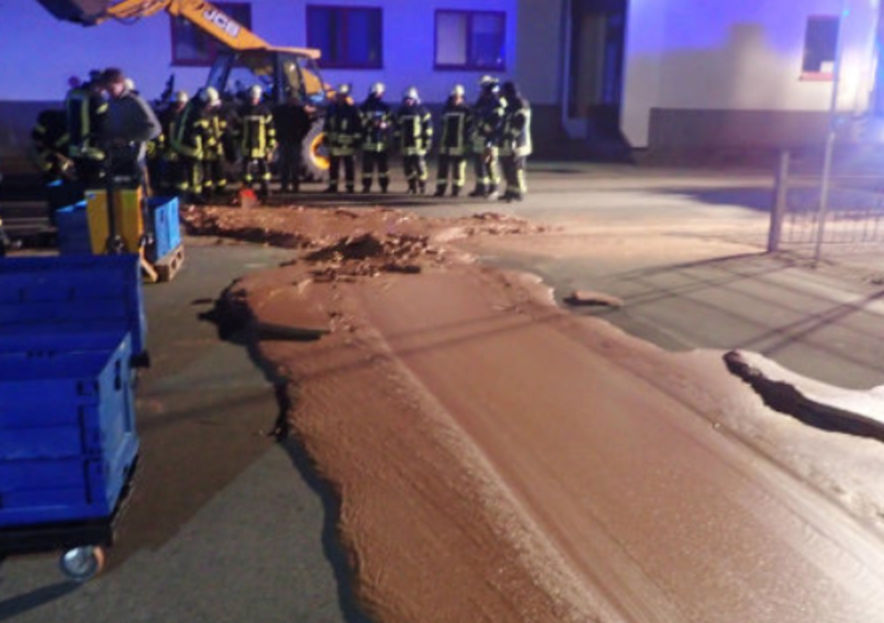 Guasto alla fabbrica, 1 tonnellata di cioccolato in strada