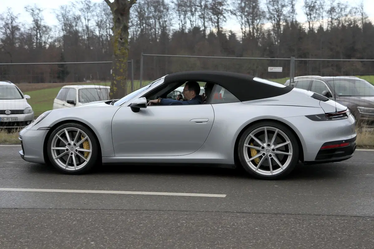 Nuova Porsche 911, la cabrio in fase di collaudo [Foto spia] (3)