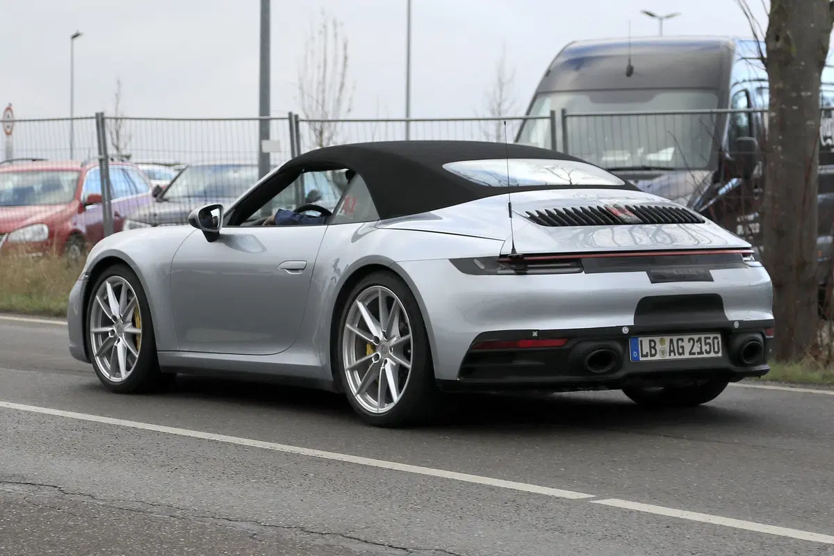 Nuova Porsche 911, la cabrio in fase di collaudo [Foto spia] (2)