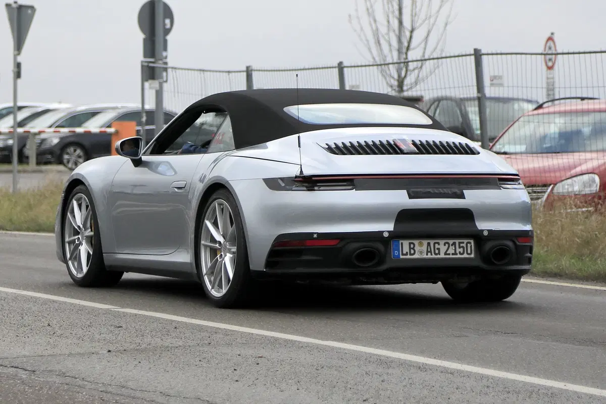 Nuova Porsche 911, la cabrio in fase di collaudo [Foto spia] (6)
