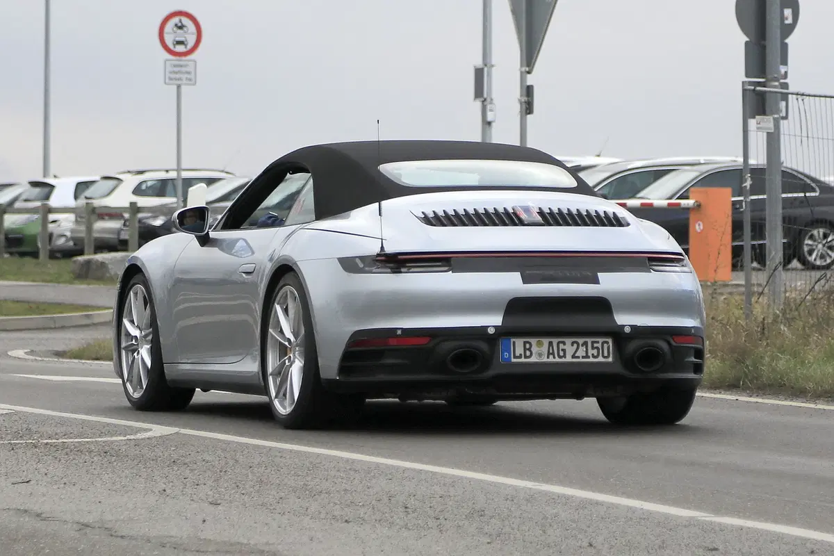 Nuova Porsche 911, la cabrio in fase di collaudo [Foto spia] (8)
