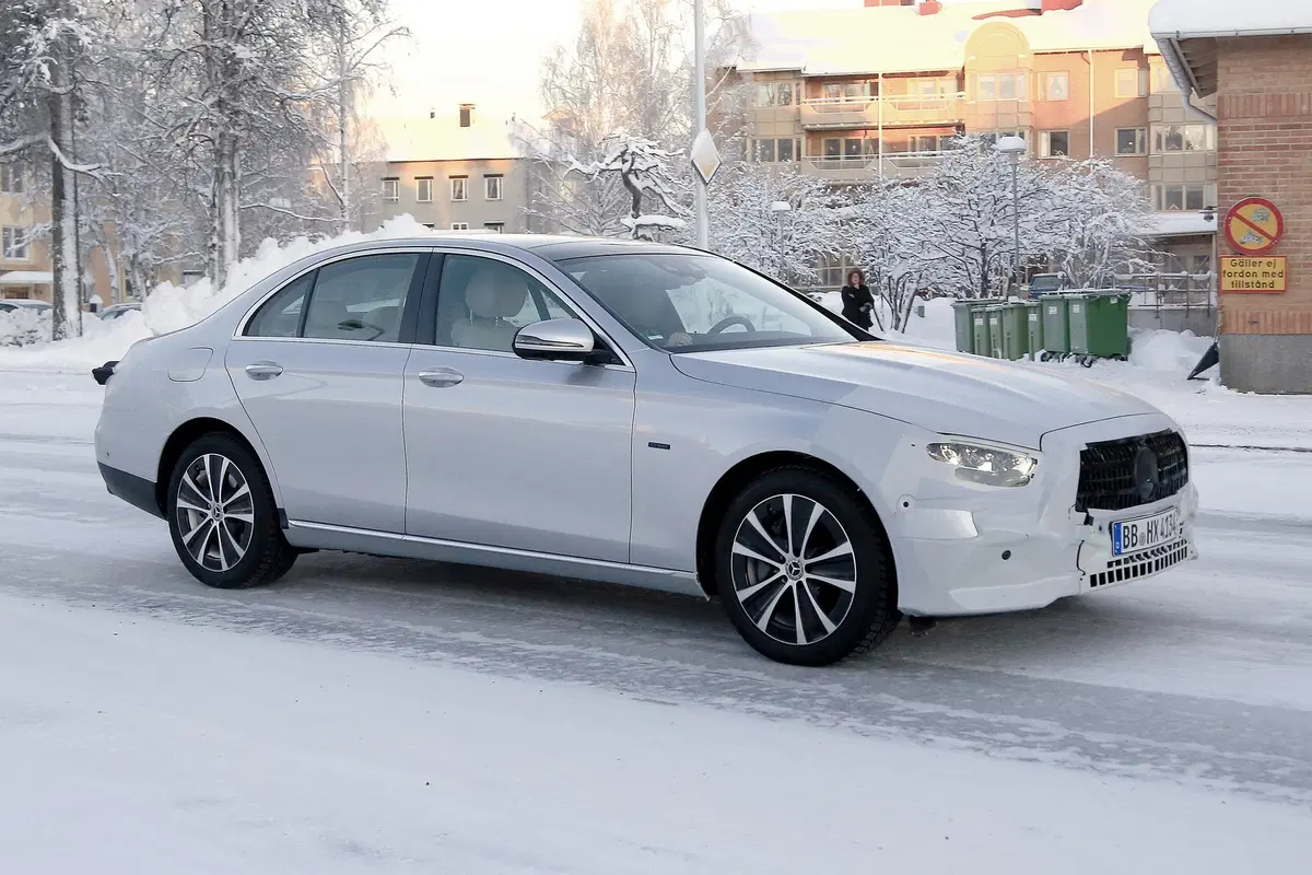 Mercedes Classe E: restyling in arrivo [Foto spia] (5)