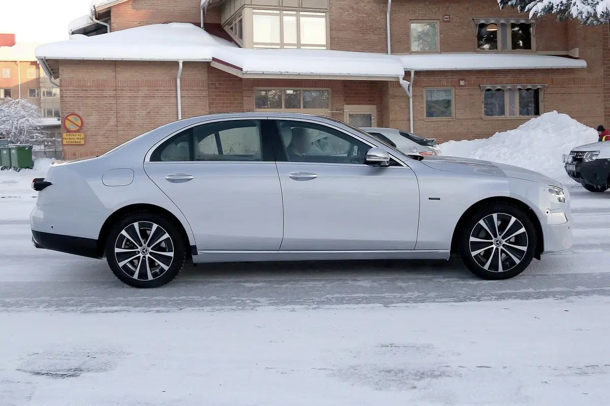 Mercedes Classe E: restyling in arrivo [Foto spia] (10)