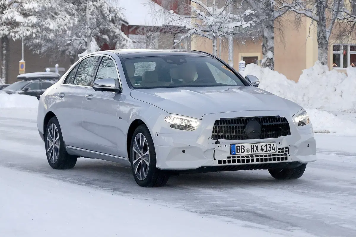 Mercedes Classe E: restyling in arrivo [Foto spia] (12)