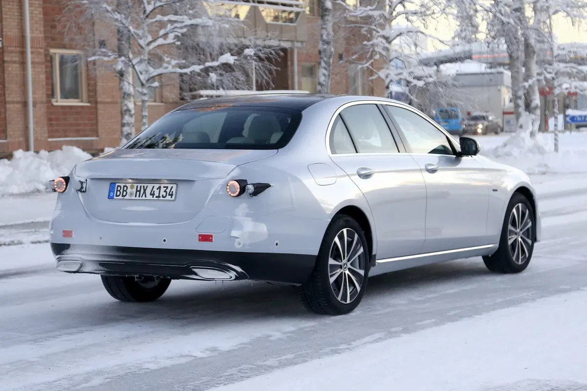 Mercedes Classe E: restyling in arrivo [Foto spia] (13)
