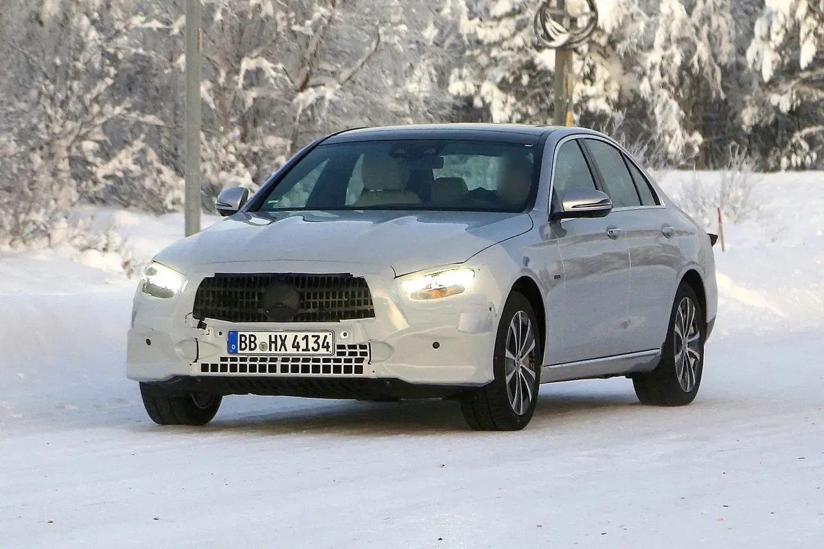 Mercedes Classe E: restyling in arrivo [Foto spia] (9)