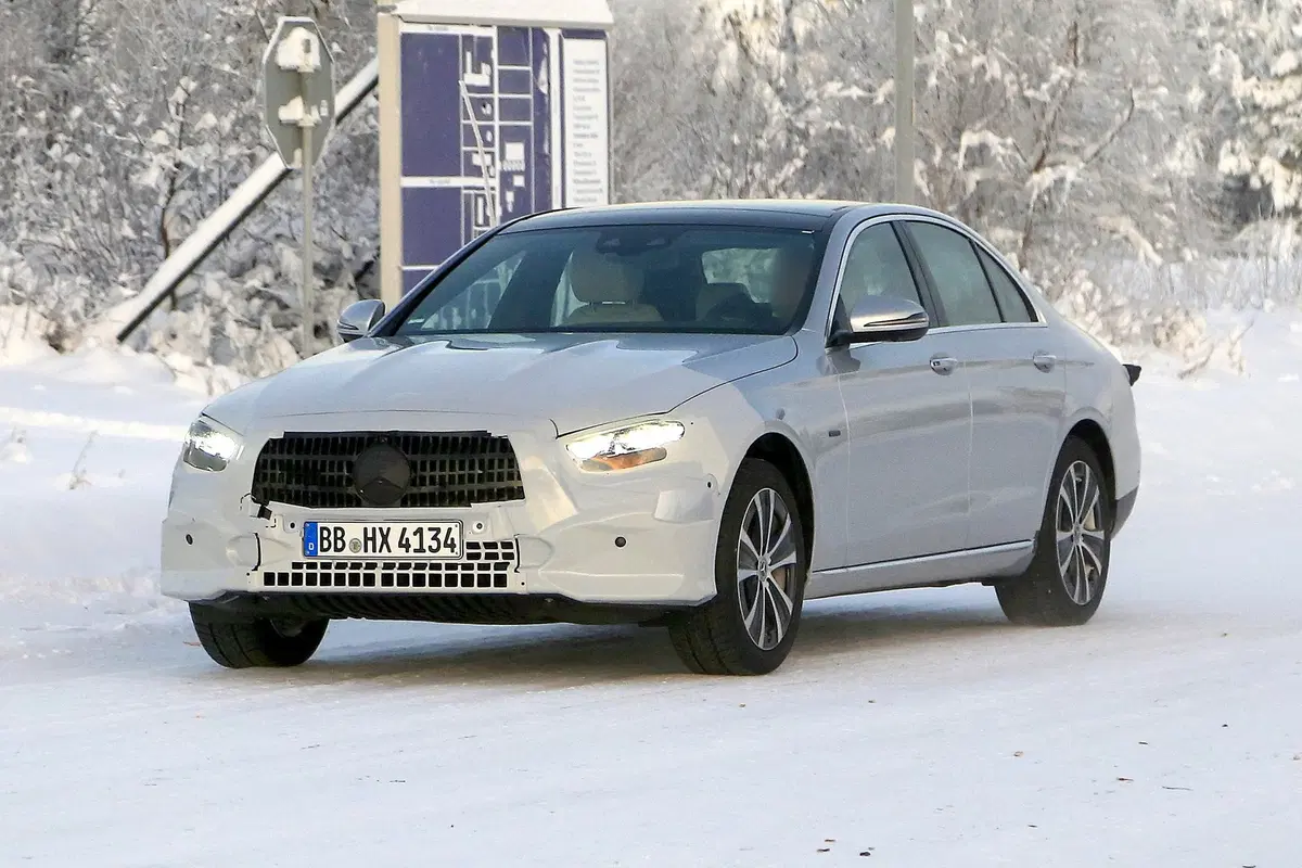 Mercedes Classe E: restyling in arrivo [Foto spia] (15)