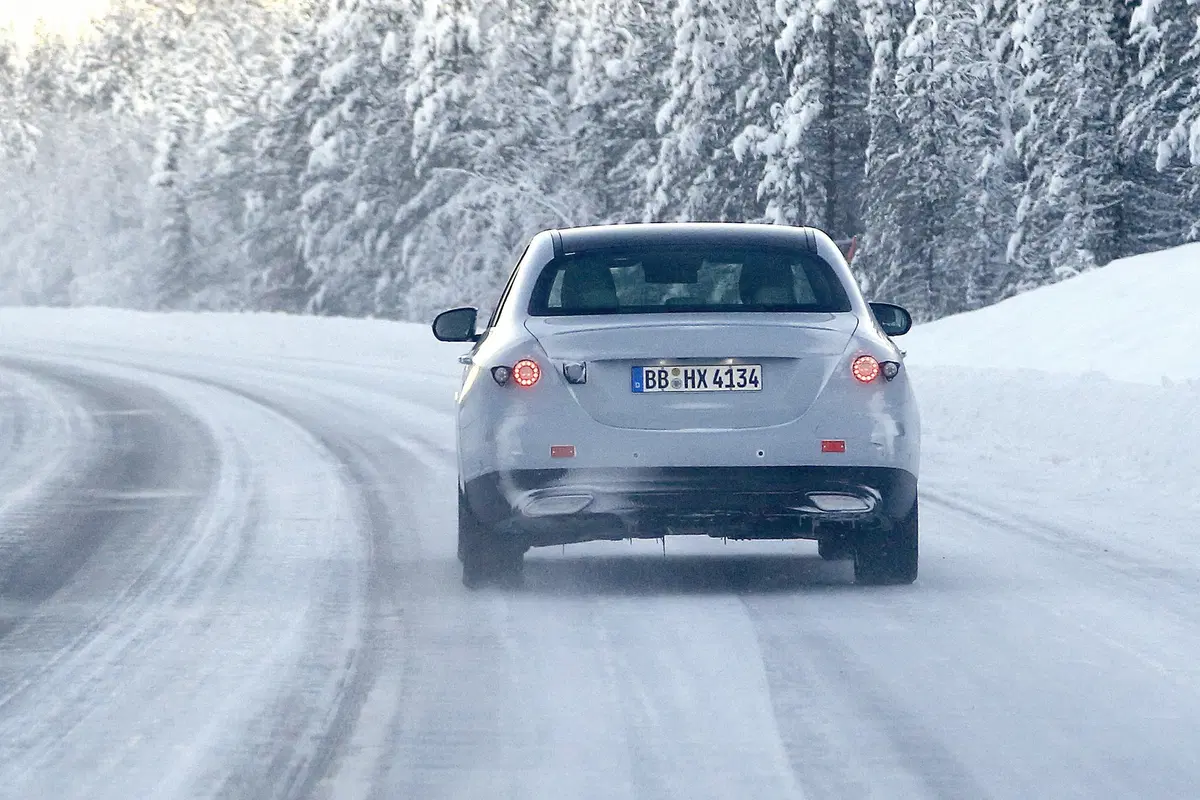 Mercedes Classe E: restyling in arrivo [Foto spia] (4)