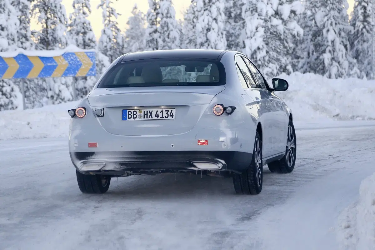 Mercedes Classe E: restyling in arrivo [Foto spia] (16)