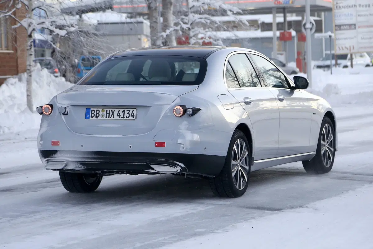 Mercedes Classe E: restyling in arrivo [Foto spia] (17)