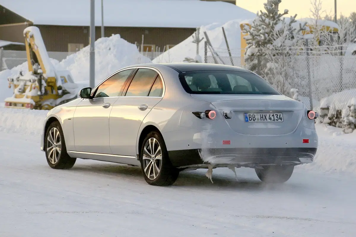 Mercedes Classe E: restyling in arrivo [Foto spia] (18)