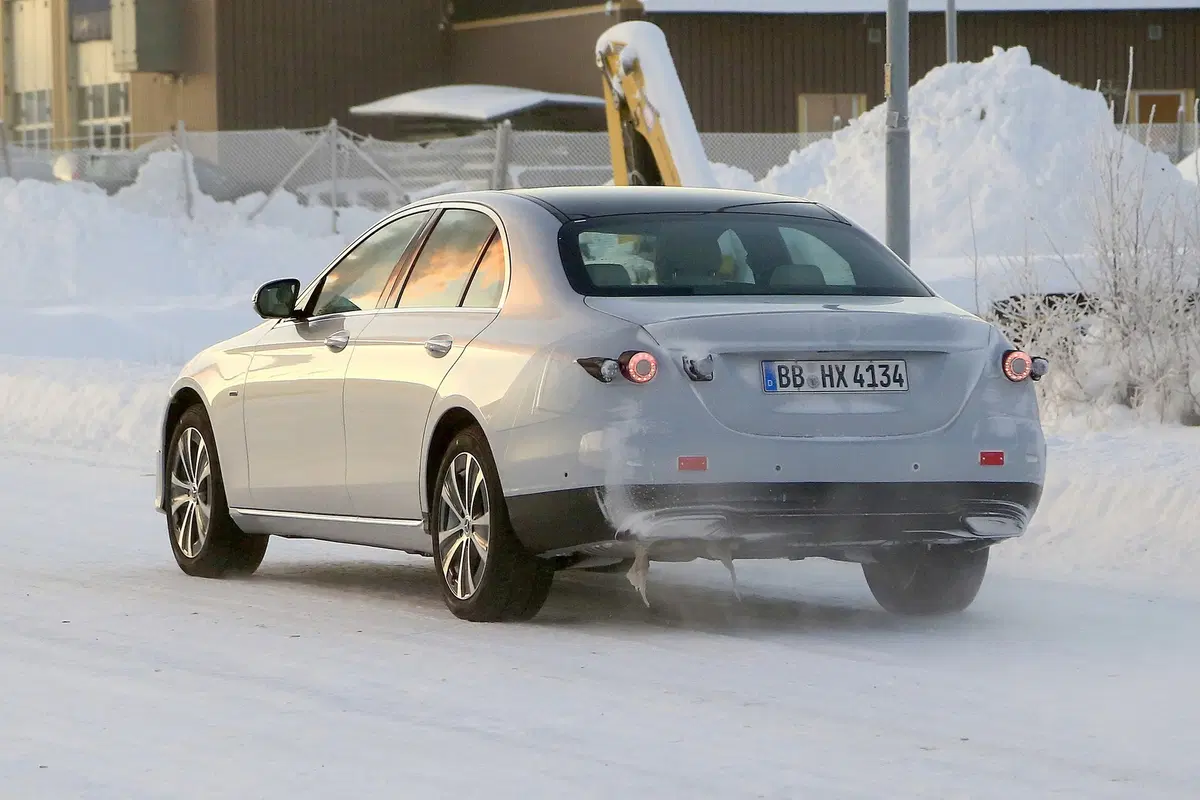 Mercedes Classe E: restyling in arrivo [Foto spia] (11)