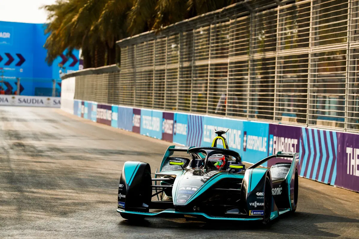 Formula E, ePrix di Ad Diriyah: pole per Da Costa (10)