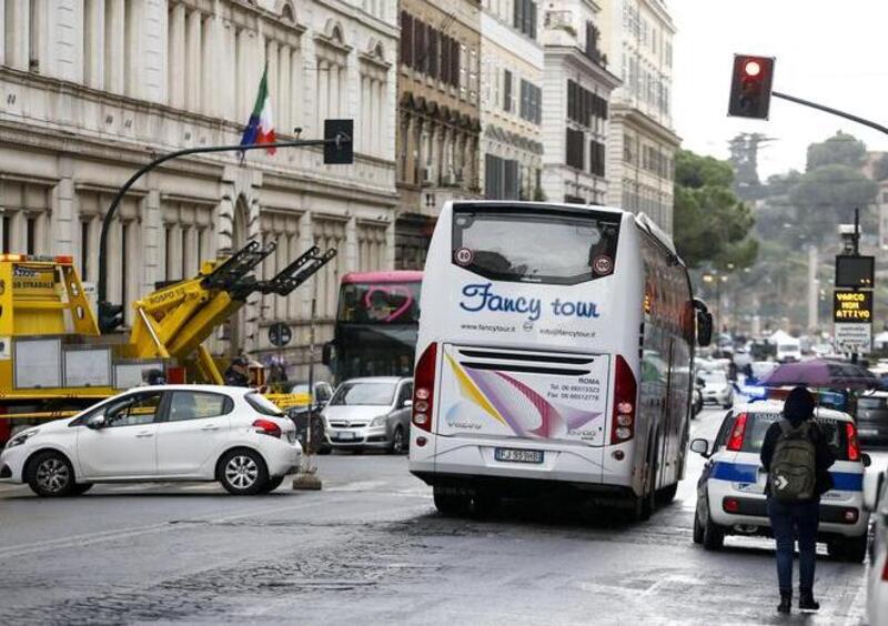 Roma, bus turistici fuori dal centro, l&#039;assessore Meleo: &laquo;Grande rivoluzione&raquo;