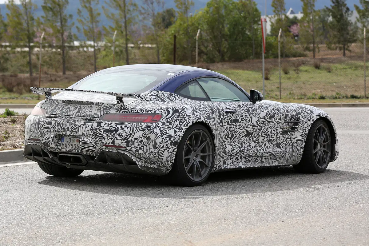 Mercedes AMG GT R: si avvicina la produzione in serie (6)